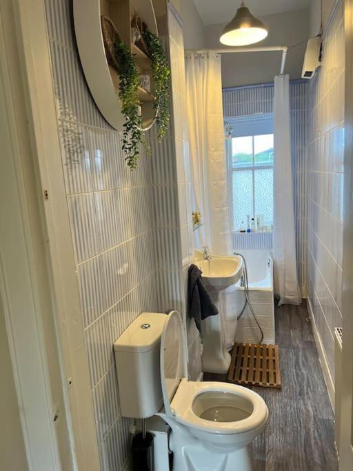 Beautiful Traditional Flat In The Center Of Largs. Buitenkant foto