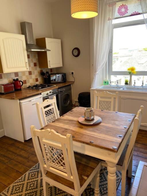 Beautiful Traditional Flat In The Center Of Largs. Buitenkant foto